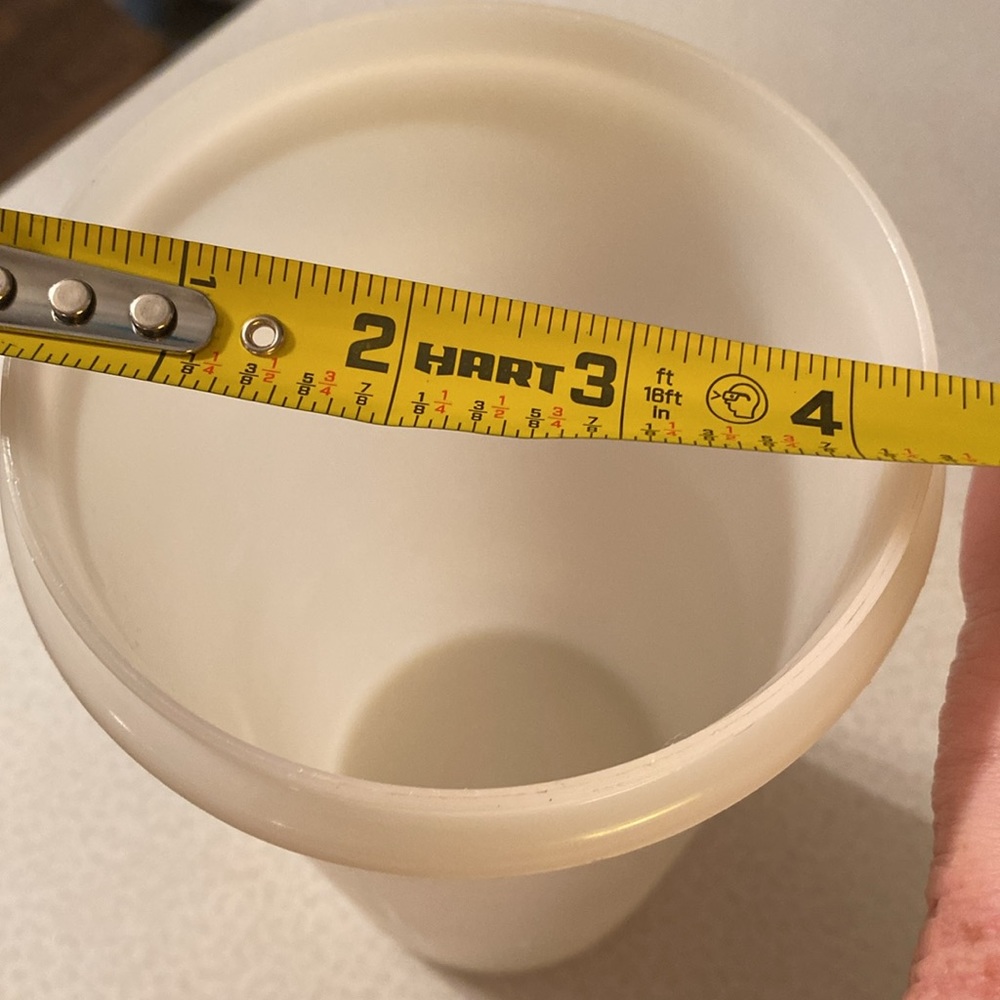 2Tupperware Canisters. - Picture 3 of 4